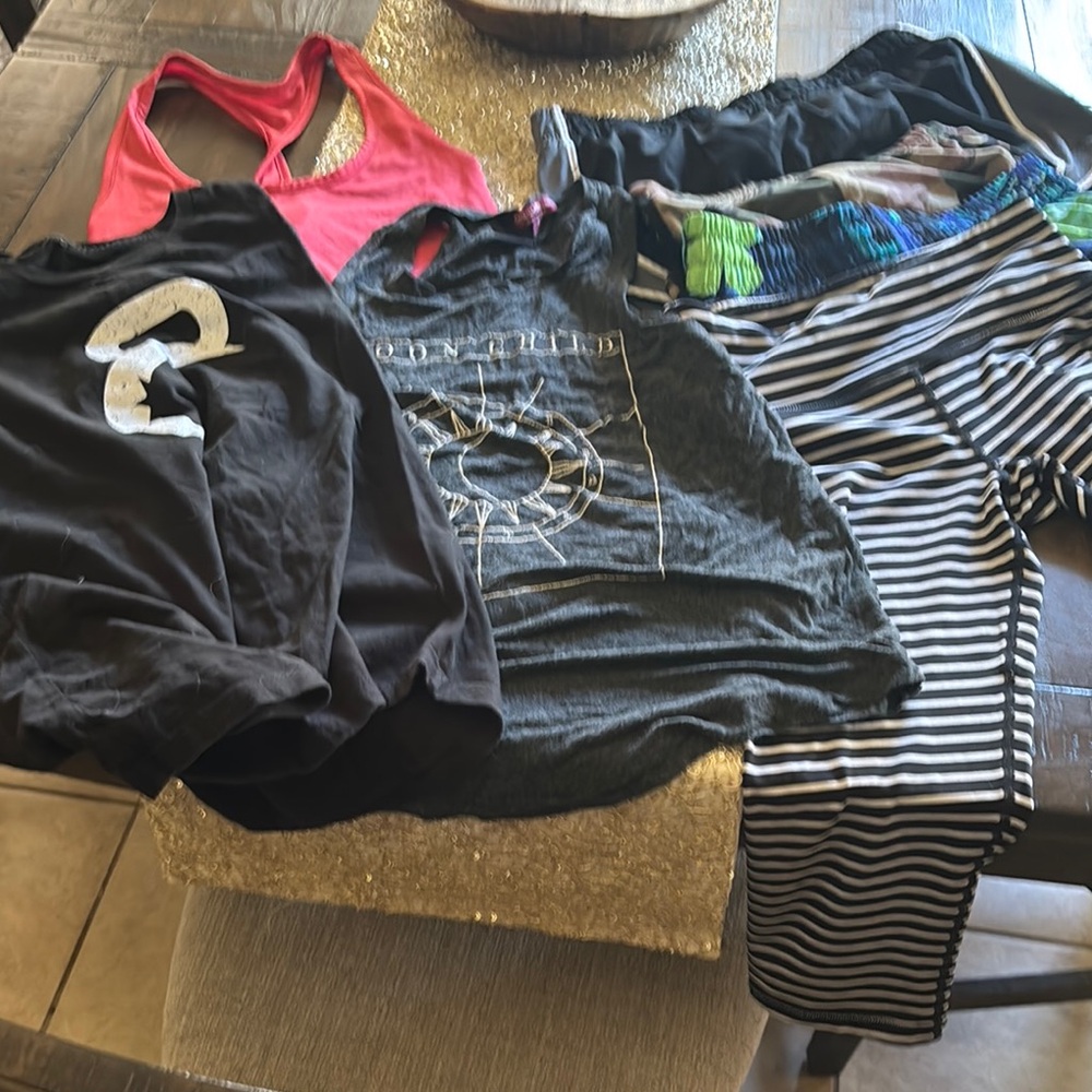 Bundle!!! 3 tanks, 1 capri and 3 shorts! Small to extra small! Make me an offer!